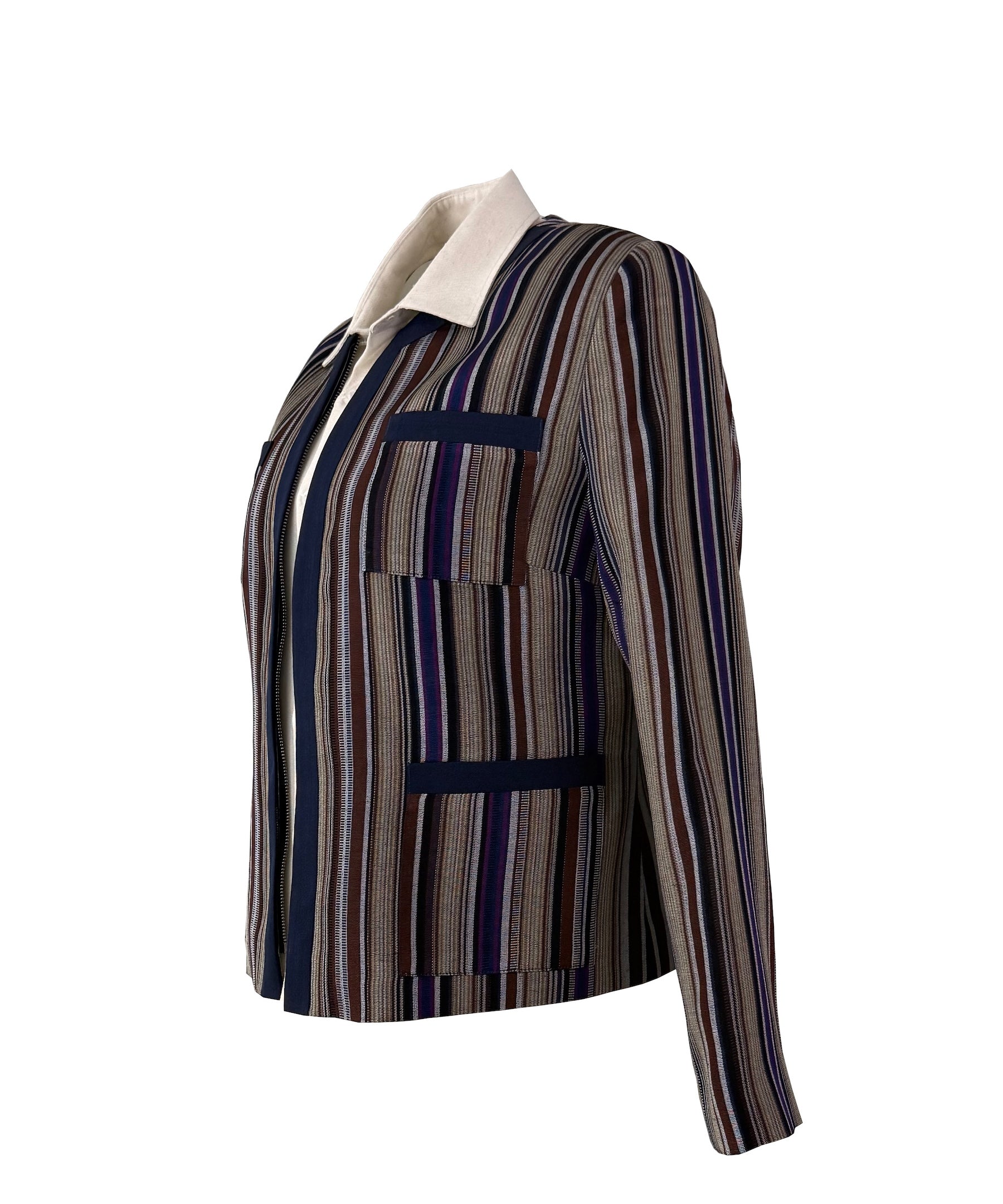 Kutnu Crop Jacket with Navy Accents